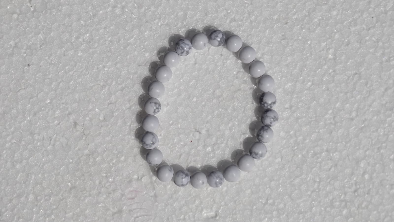 Howlite Bracelet (8 mm)