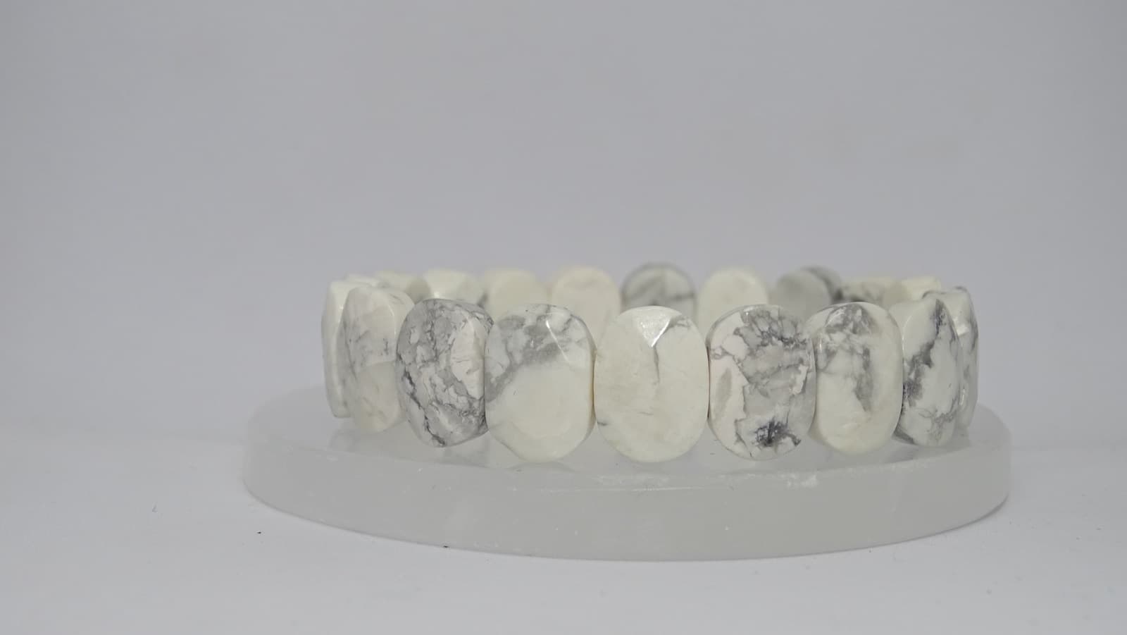 Howlite Faceted Bracelet