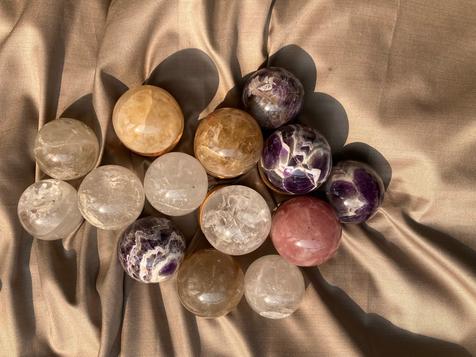 Authentic gemstone preparation at Maheśvara